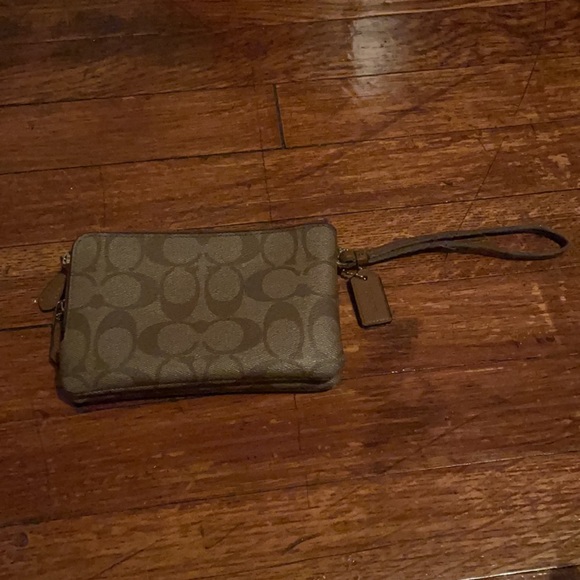 Light brown, double zipper, two pocket wristlet - Picture 4 of 4